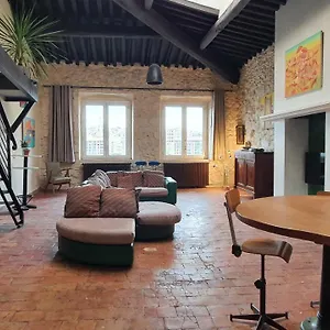 https://grand-loft-en-plein-coeur-du-vieux-port.fr-provencehotel.com
